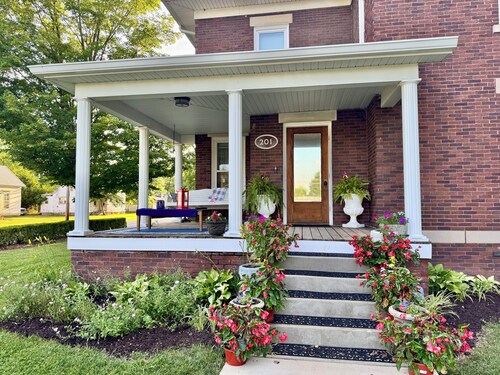 Beautiful 3 bedroom, 3 1/2 bath home in the Heart of Newton