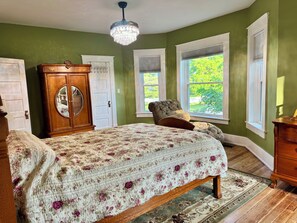 3 bedrooms, iron/ironing board, travel cot, free WiFi