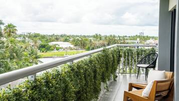 Premier Suite, Multiple Beds, Non Smoking, Corner | Terrace/patio