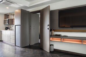 Deluxe Room, 2 Double Beds, Non Smoking | Free WiFi - Barley House Hotel, Trademark Collection by Wyndham (Fort Lauderdale)