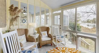 Cozy Coastal Escape | Pool, Bay Views, Beaches