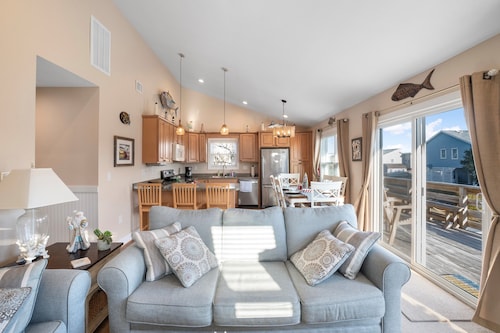 Gorgeous 3-bedroom house, 2 minute walk to the beach in charming Kitty Hawk