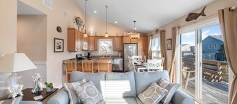 Gorgeous 3-bedroom house, 2 minute walk to the beach in charming Kitty Hawk