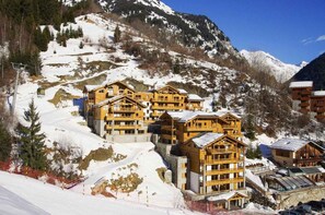Exterior - 100m from resort center, 5th floor, view open, balcony, fireplace or stove, parking, tv, ski locker (Champagny-en-Vanoise)