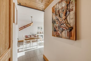 Dining - 100m from resort center, 5th floor, view open, balcony, fireplace or stove, parking, tv, ski locker (Champagny-en-Vanoise)