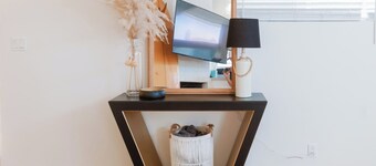 Cozy Beach Lux Unit+King Bed & EV - Walk to Beach!