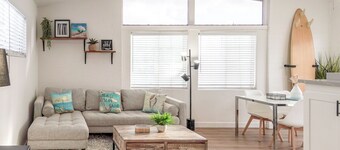 Cozy Beach Lux Unit+King Bed & EV - Walk to Beach!