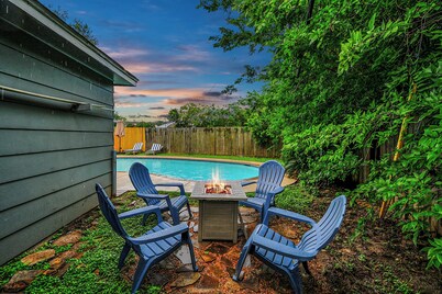 Family Fun · Pool · Firepit · Games · Movie Nights