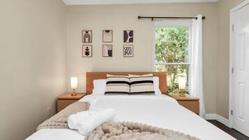 5 室のベッドルーム、デスク、アイロン / アイロン台、WiFi (無料)