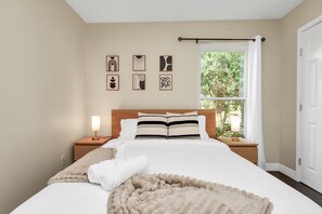 5 Schlafzimmer, Schreibtisch, Bügeleisen/Bügelbrett, kostenloses WLAN