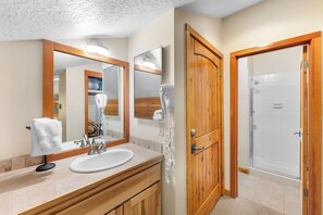 Condo (3 Bedrooms) | Exterior - Lenawee #1733 (Keystone)
