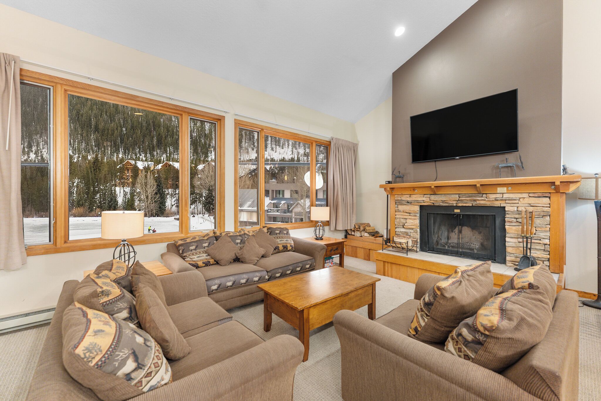 Condo (3 Bedrooms) | Front of property
