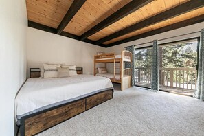2 bedrooms, free WiFi, bed sheets - Kingswood Pines - your excellent winter and summer getaway at Kings Beach! (Kings Beach)