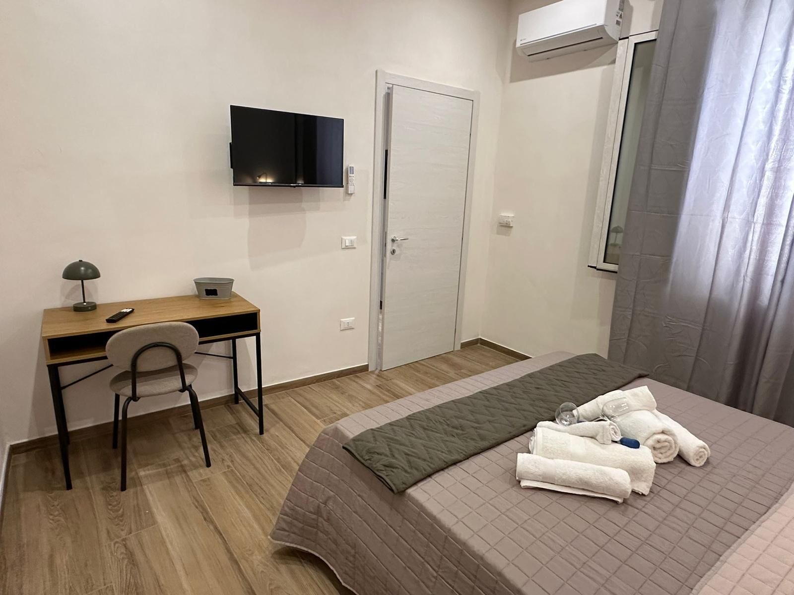 Deluxe-Apartment | Schreibtisch, laptopgeeigneter Arbeitsplatz, kostenloses WLAN