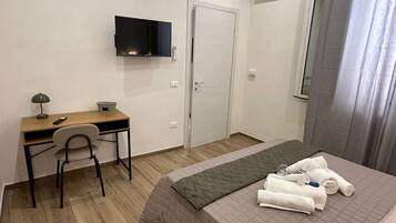 Deluxe-Apartment | Schreibtisch, laptopgeeigneter Arbeitsplatz, kostenloses WLAN