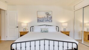 5 bedrooms, iron/ironing board, bed sheets - Desert Shadows by Avantstay Breathtaking Views & Pool (Joshua Tree)