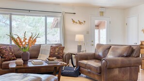 Interior - Desert Shadows by Avantstay Breathtaking Views & Pool (Joshua Tree)