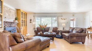 Interior - Desert Shadows by Avantstay Breathtaking Views & Pool (Joshua Tree)