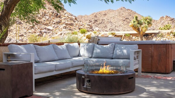 House (5 Bedrooms) | Interior - Desert Shadows by Avantstay Breathtaking Views & Pool (Joshua Tree)