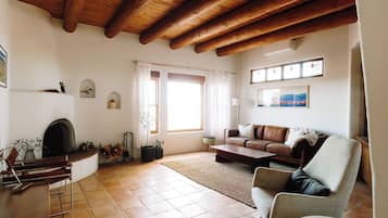 Télévision, cheminée