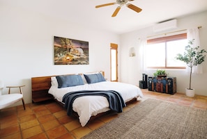 3 bedrooms, WiFi, bed sheets - Epic Adobe 360° Mountain Views, Hot Tub, 15min to Ski Valley (El Prado)