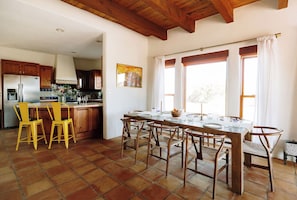 Dining - Epic Adobe 360° Mountain Views, Hot Tub, 15min to Ski Valley (El Prado)