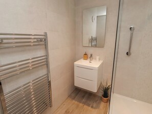 Shower - Grange Cottage (Belford)