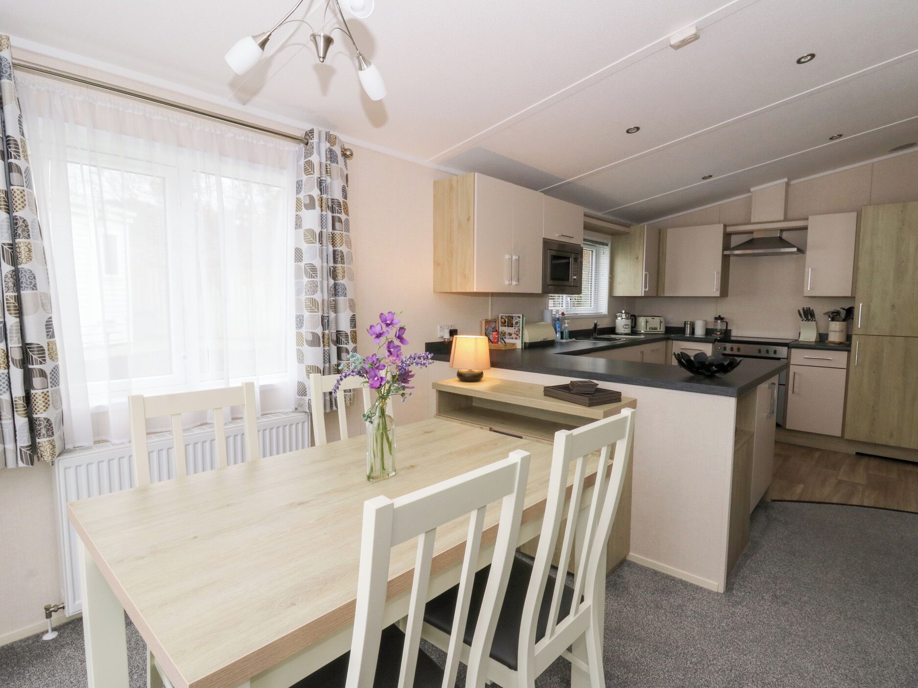 Lave-vaisselle, batterie de cuisine, vaisselle et ustensiles