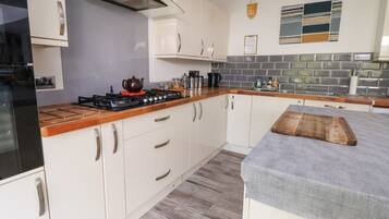 Dishwasher, cookware/dishes/utensils