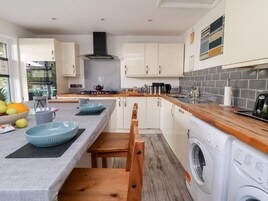 Dishwasher, cookware/dishes/utensils