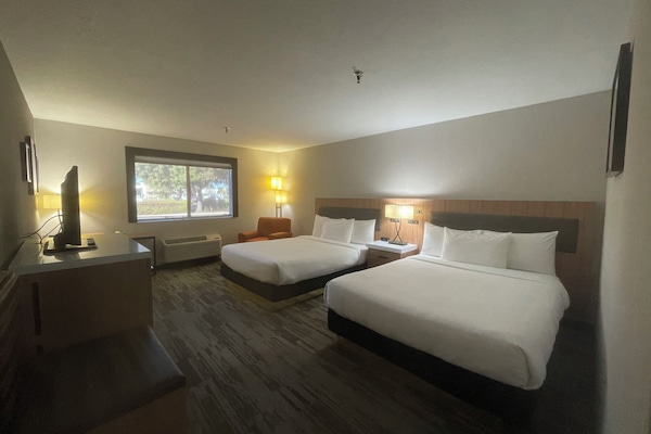 Double Room, 2 Queen Beds | Desk, free WiFi, bed sheets