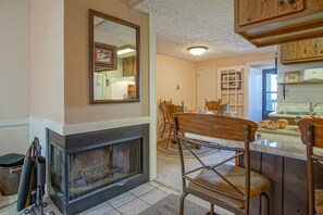 Studio Suite, Multiple Beds, Balcony, Mountain View (1 Br: Studio Loft : Ridgewood 59) - 1br: Studio Loft Ridgewood 59 Wood Fireplace, Washer and Dryer Full Kitchen (Snowshoe)
