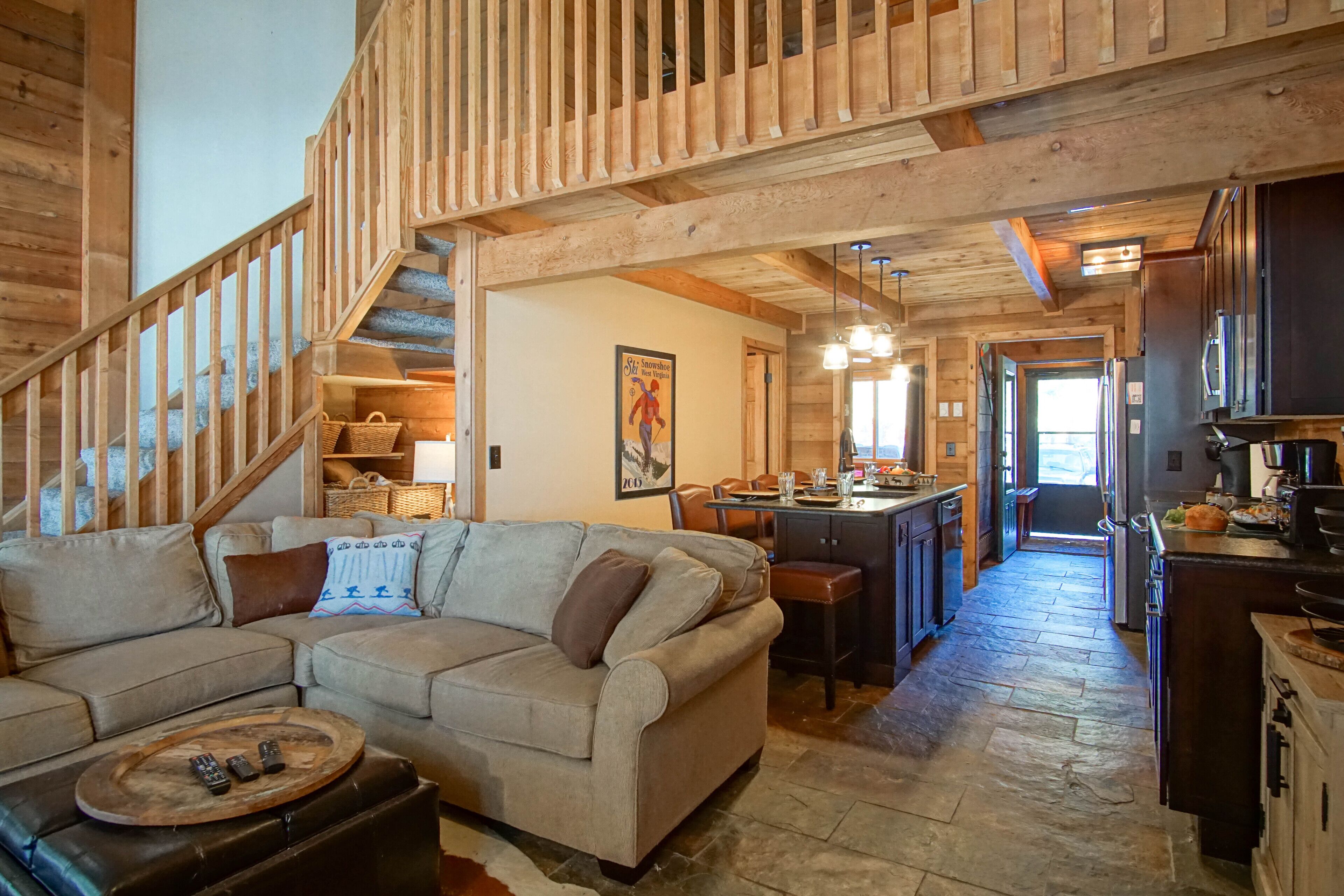 Nhà, nhiều giường, sân hiên, quang cảnh núi (2 Br Plus Loft: Powder Monkey 2) | Khu phòng khách