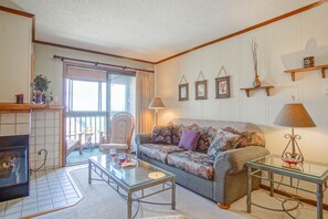 Condo, Multiple Beds, Balcony, Mountain View (2 Br: Snowcrest 214A) | Living area - 2 Br: Snowcrest 214a 2 Bedroom: Indoor Hot Tubs Game Room Easy Slope Access (Snowshoe)