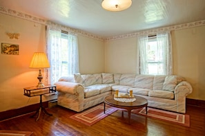Living area - 3 Br The Shay Inn Located15 Minutes to Snowshoe Mountain (Cass)