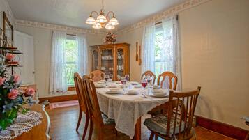 3 bedrooms, individually decorated, individually furnished, bed sheets