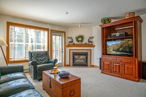 Condo, Multiple Beds, Balcony, Mountain View (2 Br: Camp 4 #24) | Living area