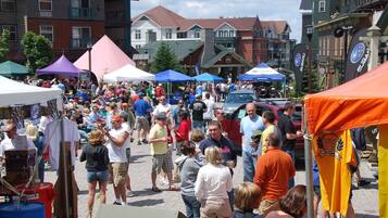 Apartment, 1 King Bed with Sofa bed, Pool Access (1 Br Junior Studio: Expedition Statio) | Street view