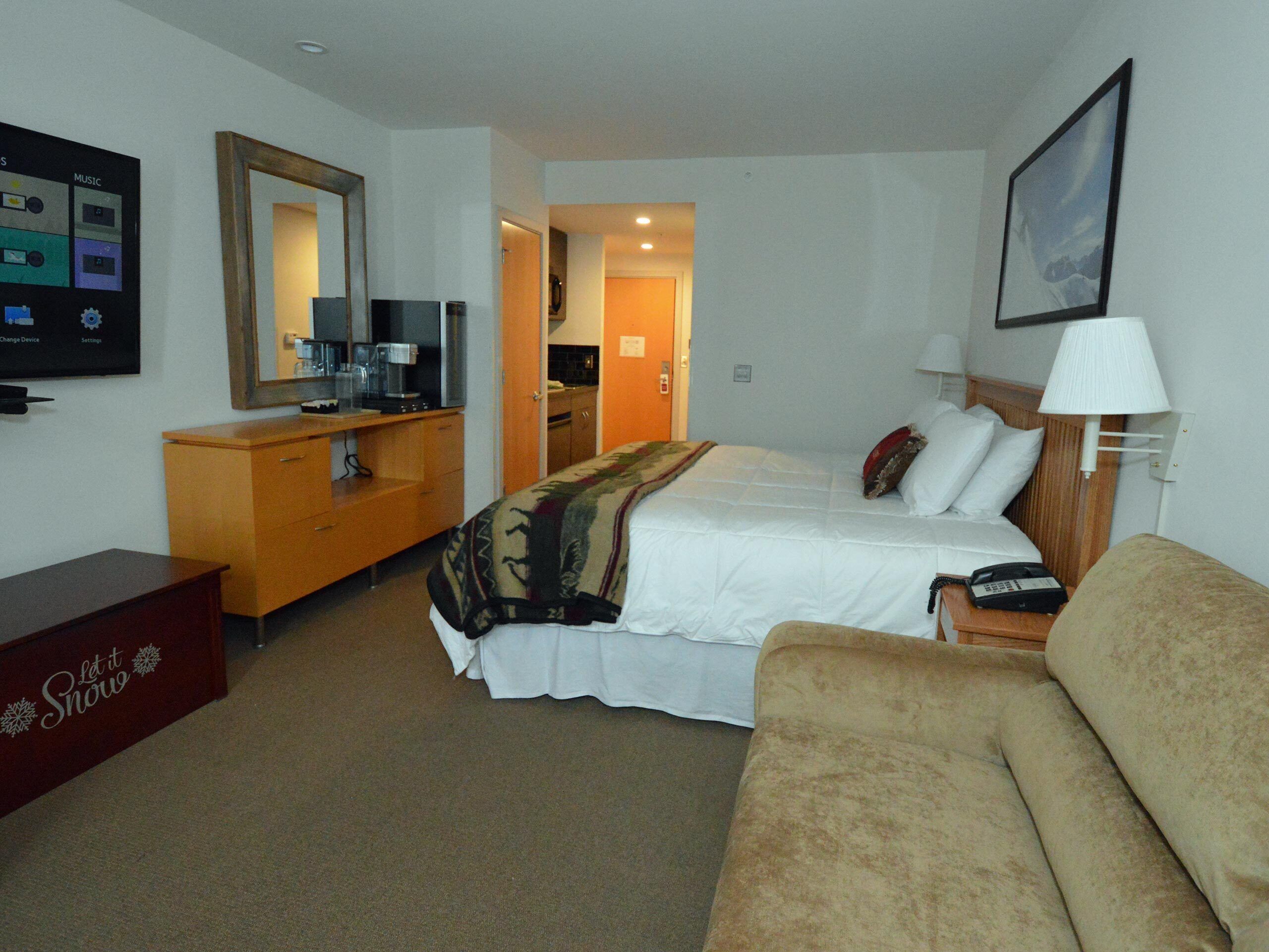 Apartment, 1 King Bed with Sofa bed, Pool Access (1 Br Junior Studio: Expedition Statio)