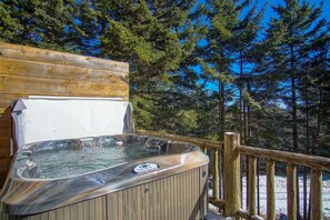 House, Multiple Beds, Hot Tub, Mountain View (5 Br: Loggers Run 6) | Outdoor spa tub
