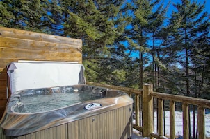 Casa, várias camas, banheira de imersão, vista para a montanha (5 Br: Loggers Run 6) | Hidromassagem externa