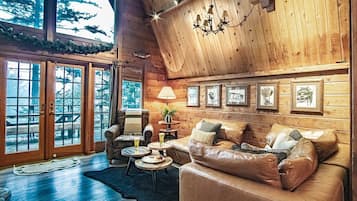 House, Multiple Beds, Hot Tub, Mountain View (6 Br: North Westridge Rd. 111) | Living area