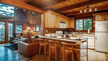 House, Multiple Beds, Hot Tub, Mountain View (6 Br: North Westridge Rd. 111) | Private kitchen