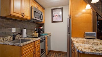 Condo, Multiple Beds, Balcony, Mountain View (1 Br Studio Loft: Mountain Crest 35) | Private kitchen