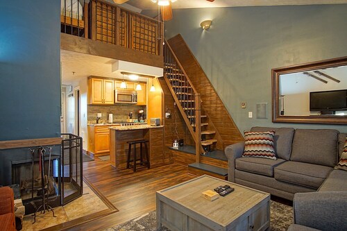 Mountain Crest 35 The Tree House at Snowshoe Superb And Comfy Sleeps 6