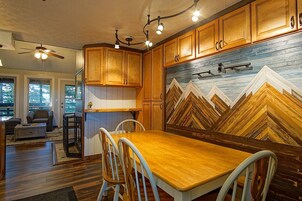 1 habitación, decoración personalizada y muebles diferentes 