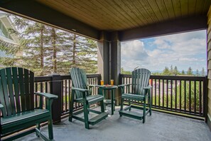 Condo, Plusieurs lits, accès à la piscine, vue sur la montagne (2 Br: Rimfire 151-152) | Terrasse/patio