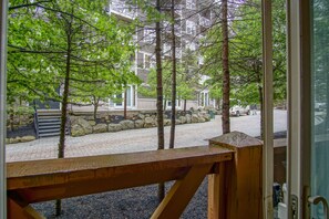Condo, 1 grand lit et 1 canapé-lit, baignoire à remous (1 Br Studio: Rimfire 162) | Vue de la chambre