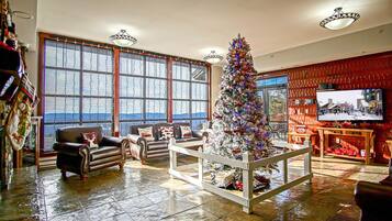 Condo, 1 Queen Bed with Sofa bed, Hot Tub, Mountain View (1 Br Studio: Rimfire 162) | Interior