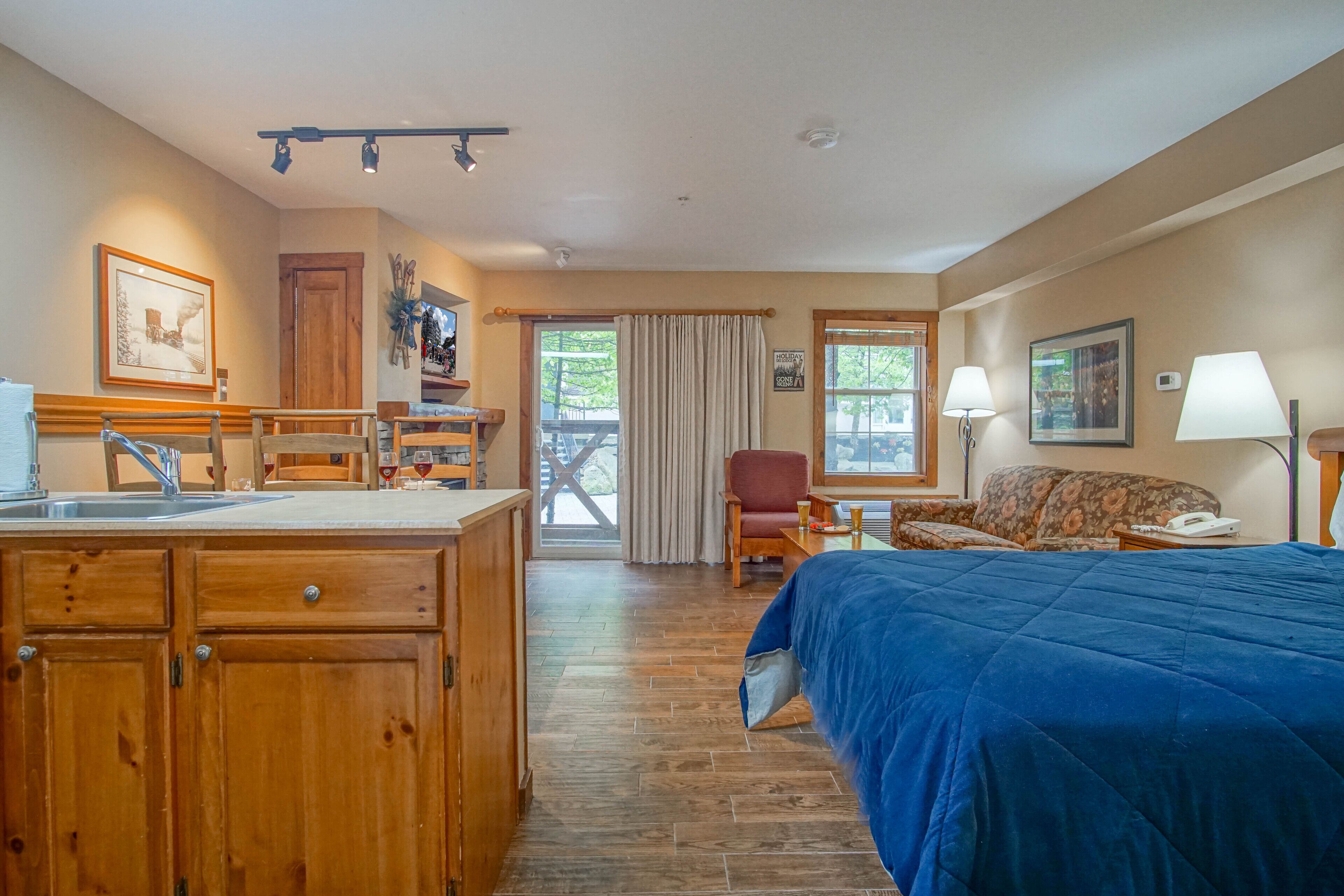 公寓客房, 1 張加大雙人床及 1 張梳化床, 熱水浴缸, 山景 (1 Br Studio: Rimfire 162) | 1 間睡房、獨特設計、獨特裝修、床單